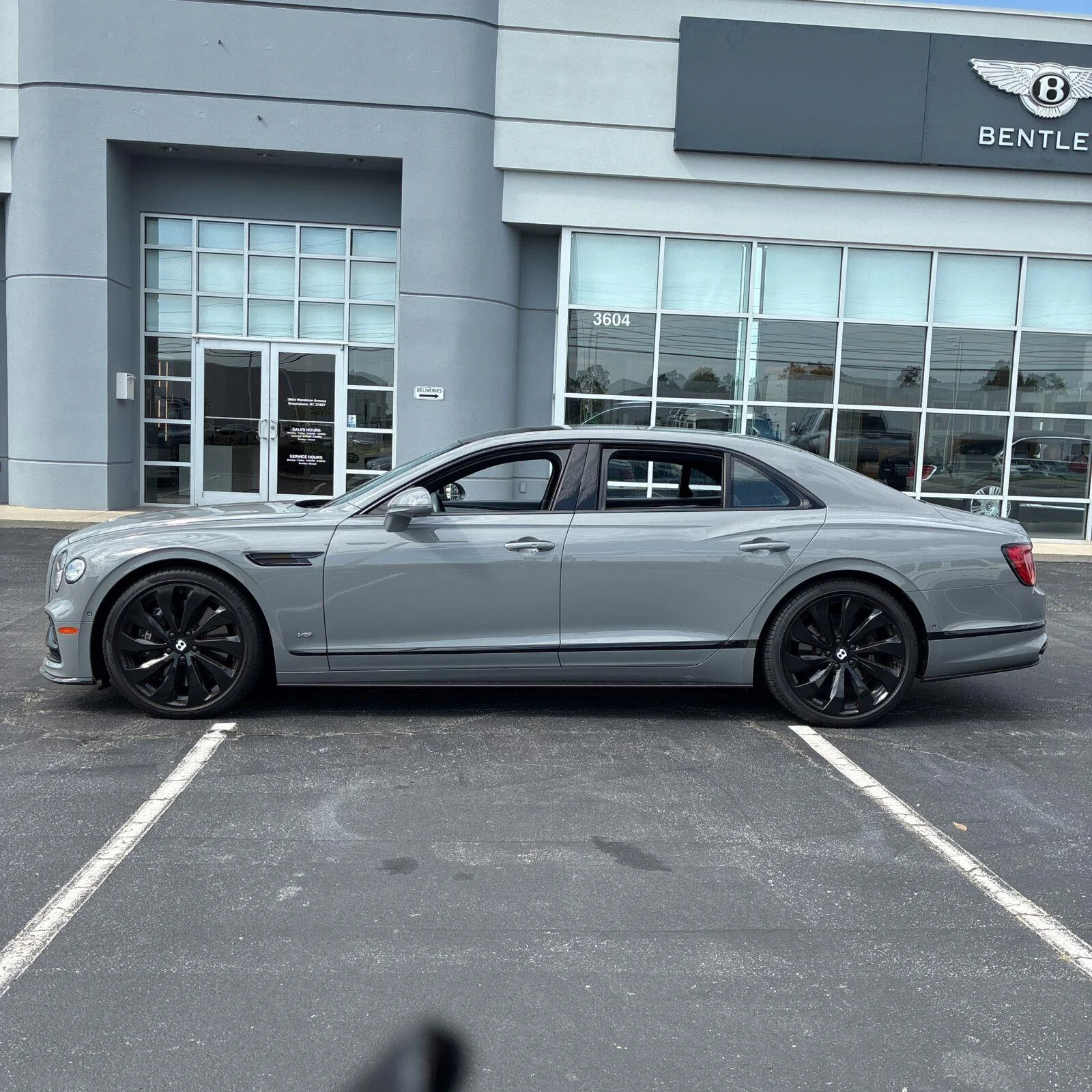 Used 2022 Storm Grey by Mulliner Bentley V8 image 4