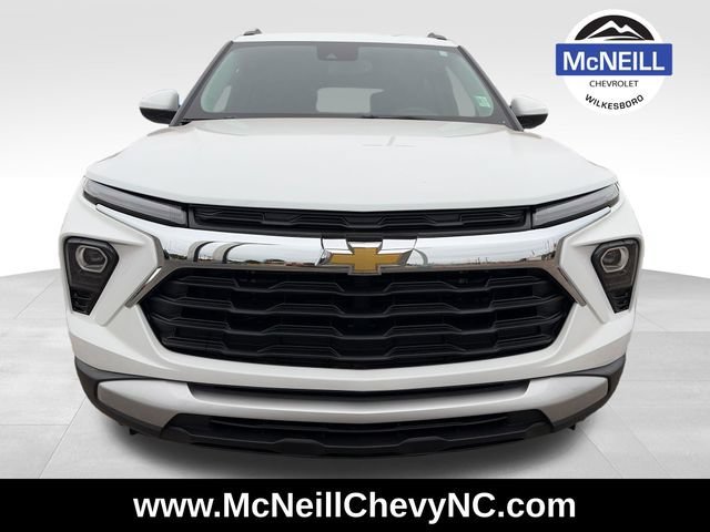 Used 2025 Summit White Chevrolet LT image 2