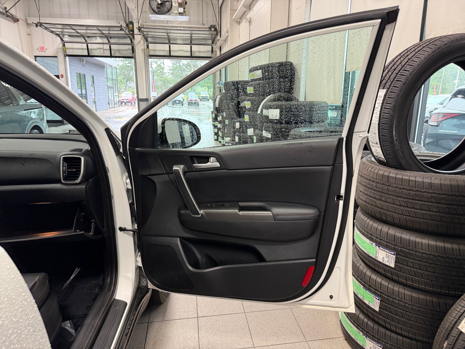 Used 2020 Snow White Pearl Kia S image 33