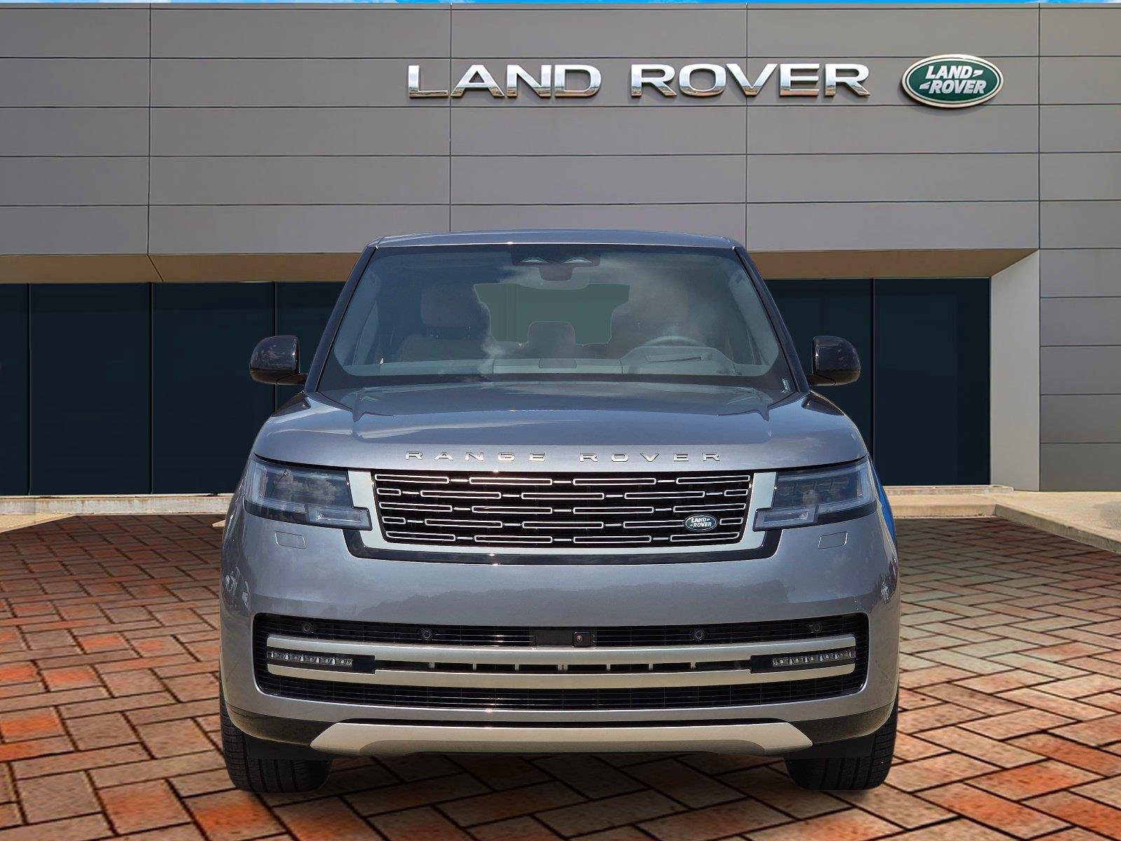 New 2026 Eiger Grey Land Rover SE image 2