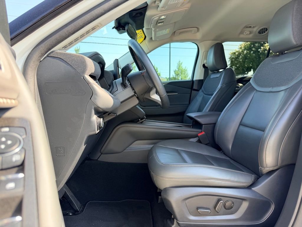 Used 2025 White Ford Active image 24
