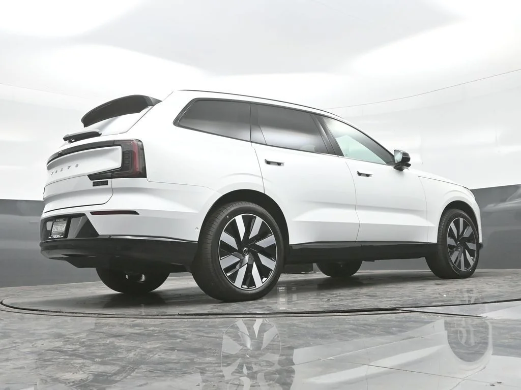 New 2026 Crystal White Volvo Twin Motor Plus image 27