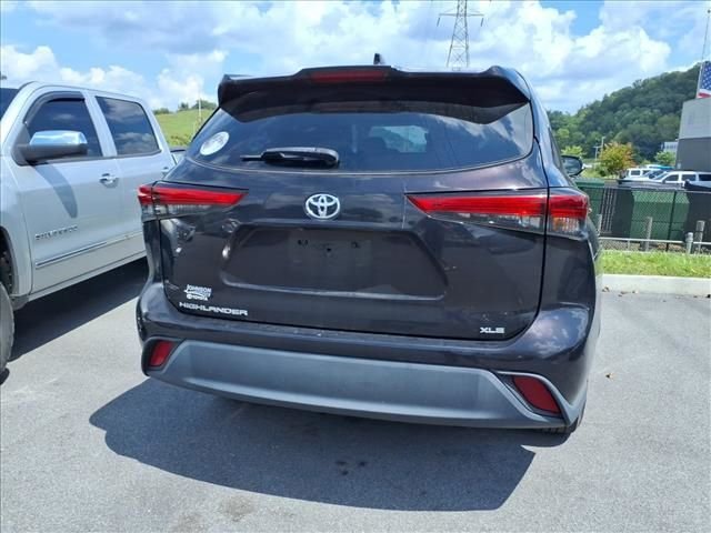 Used 2022 Brown Toyota XLE image 11