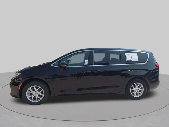 Used 2024 Diamond Black Chrysler Touring L image 4