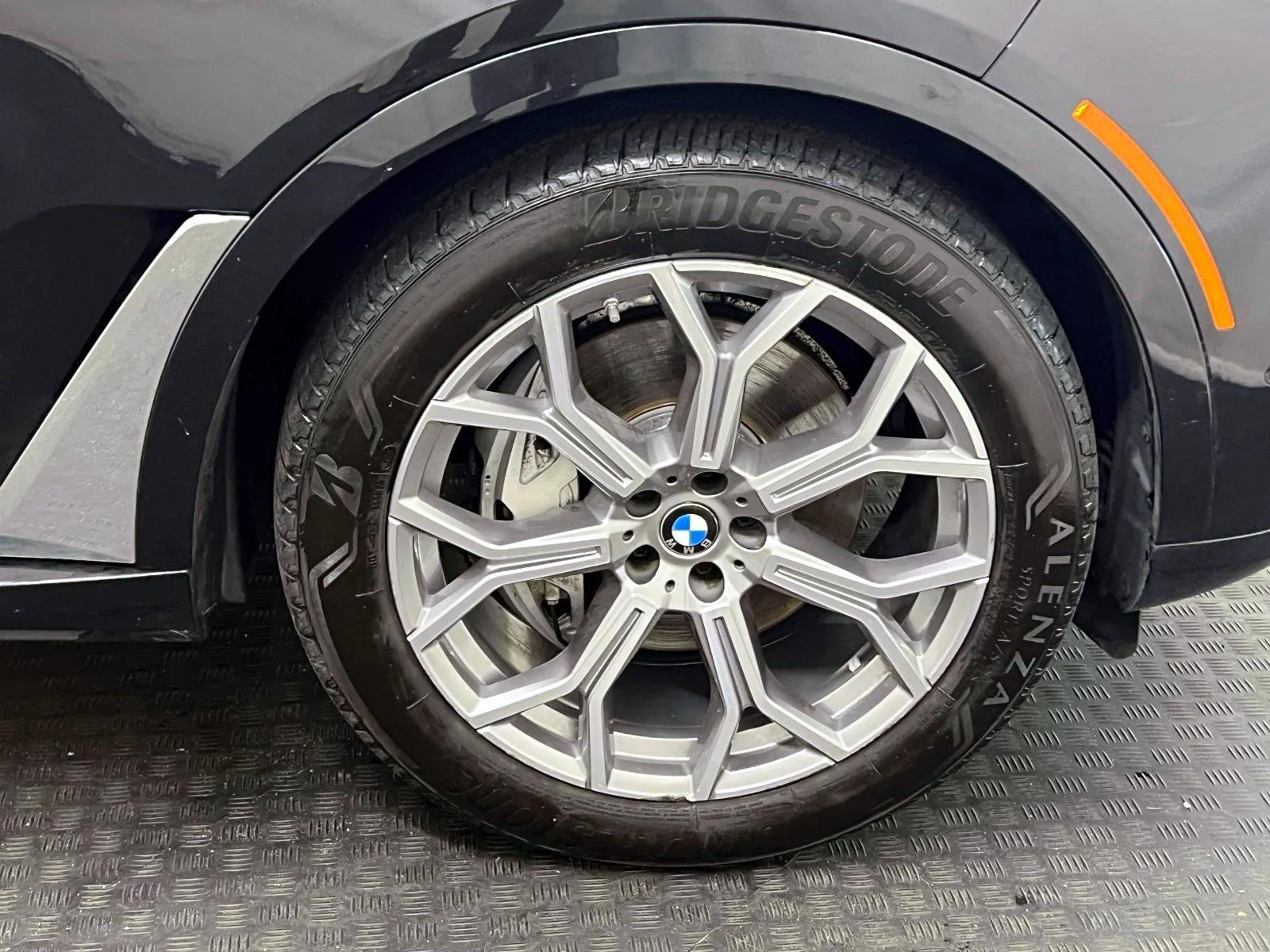 Used 2024 Black BMW xDrive40i image 12