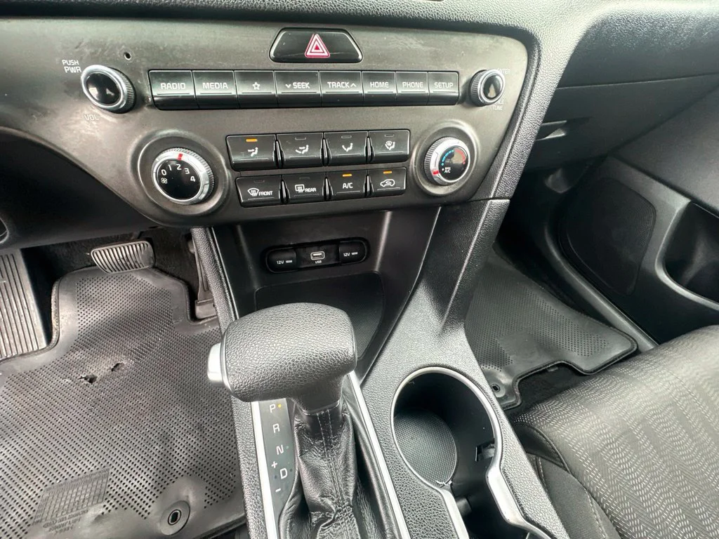 Used 2022 Red Kia LX image 17