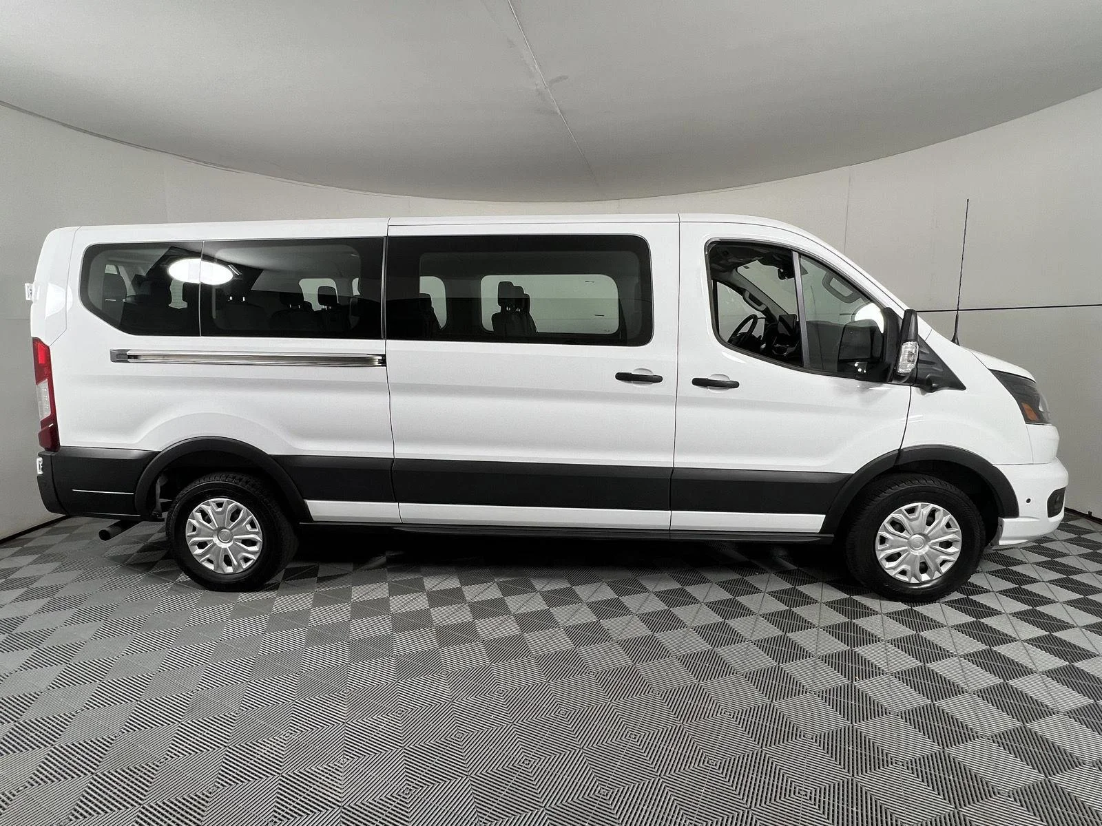 Used 2026 Oxford White Ford XLT image 11