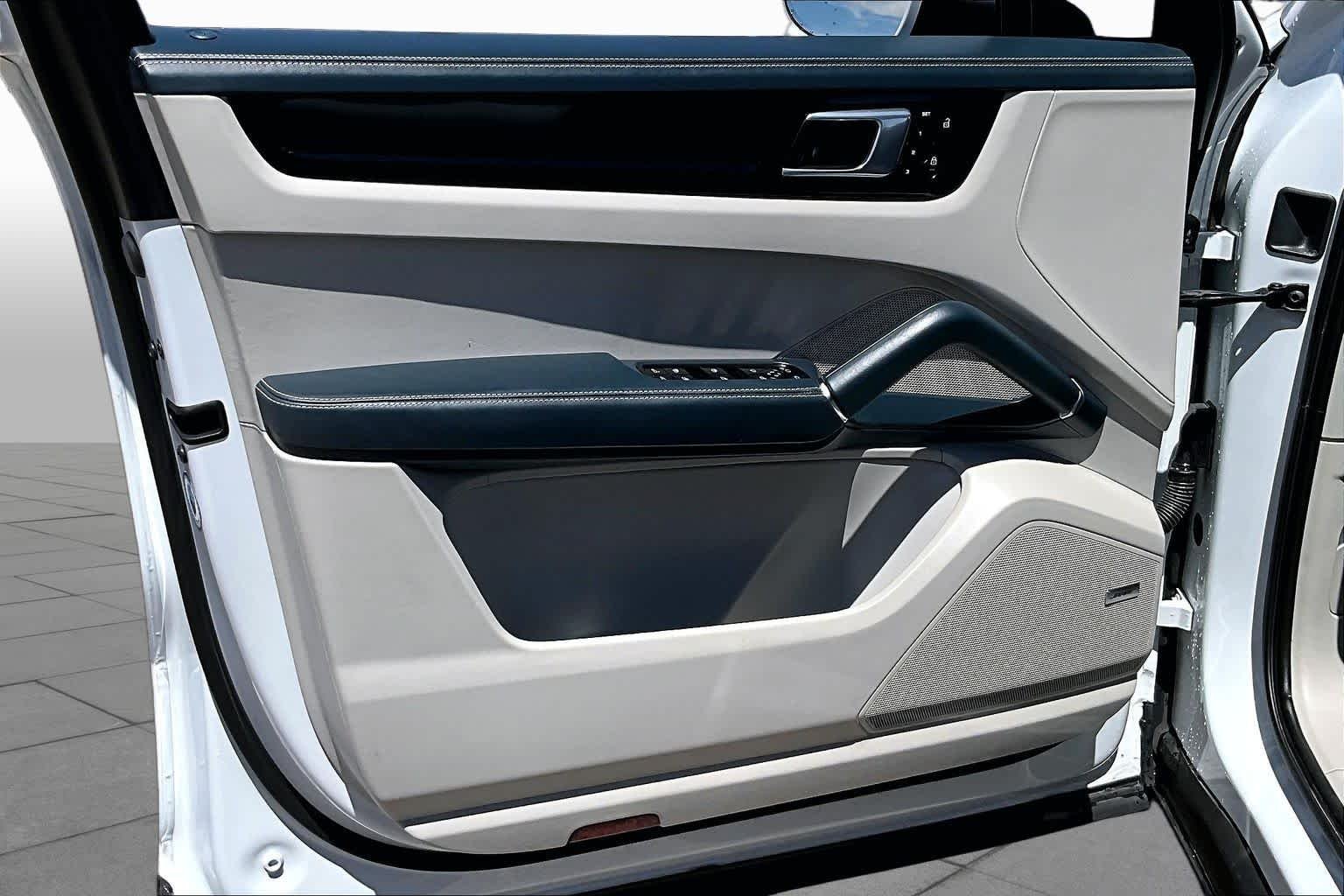 Used 2023 White Porsche  image 21
