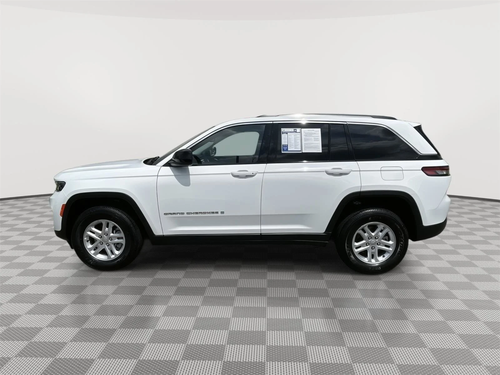 Used 2023 Bright White Clearcoat Jeep Laredo image 15