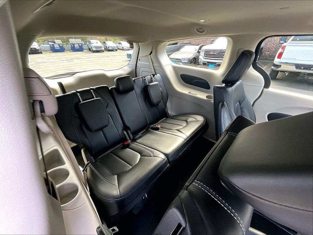 Used 2023 Black Chrysler Touring L image 17
