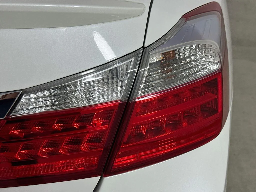 Used 2015 White Honda Touring image 33