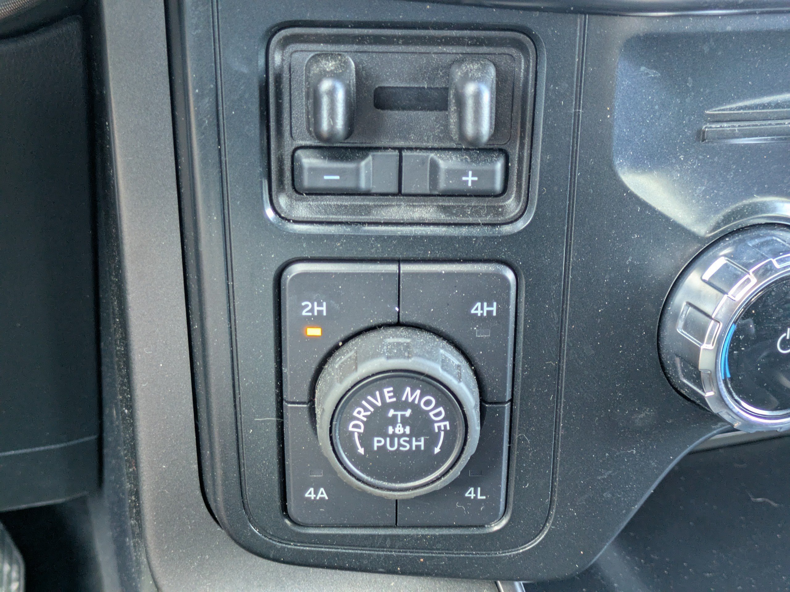 Used 2025  Ford Tremor image 26
