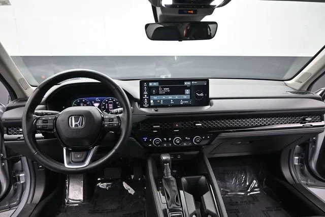 Used 2025  Honda Touring image 16