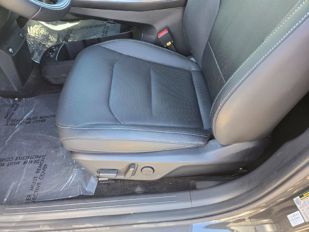 Used 2023 Gray Kia Wind image 16