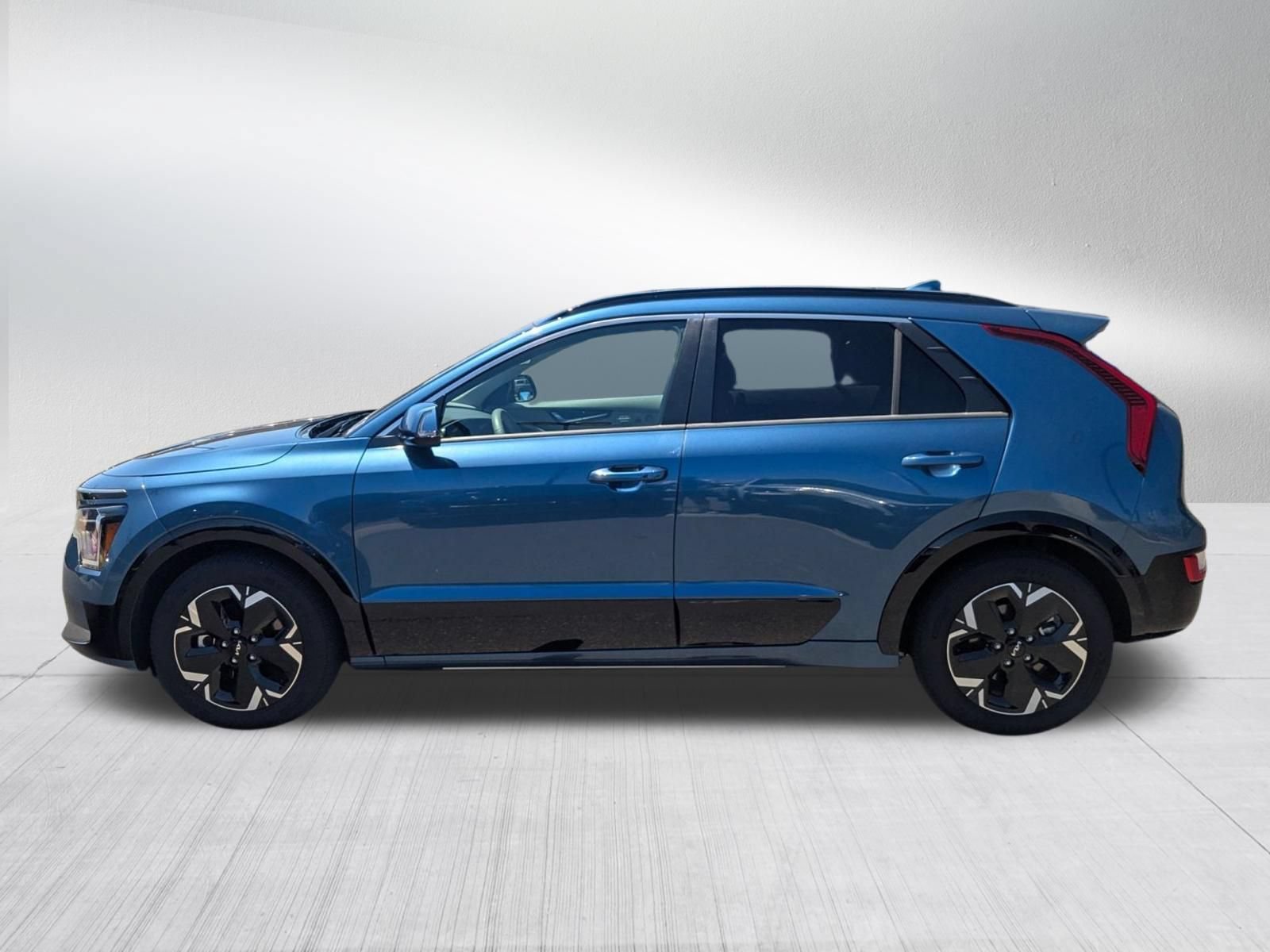 Used 2023 Mineral Blue Kia Wind image 2
