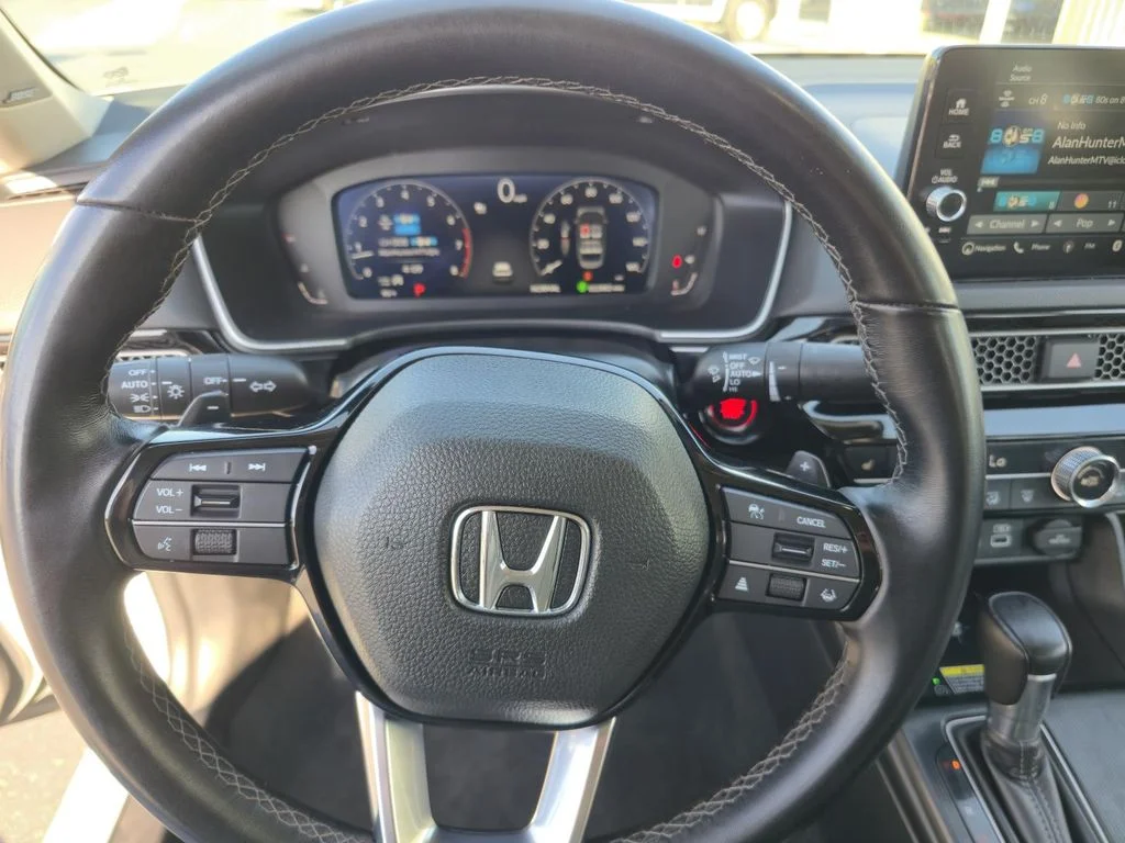Used 2024 White Honda Touring image 11