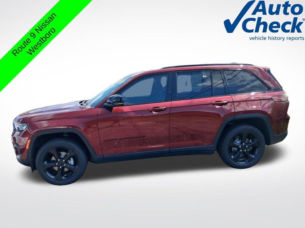 Used 2023 Red Jeep Altitude X image 3