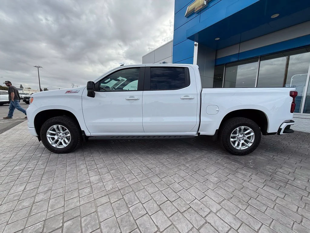 Used 2026 Summit White Chevrolet RST image 7
