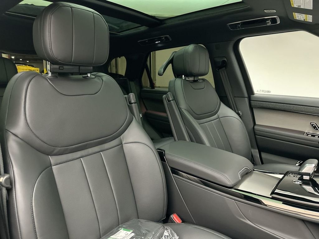 New 2026 Borasco Grey Land Rover SE image 6