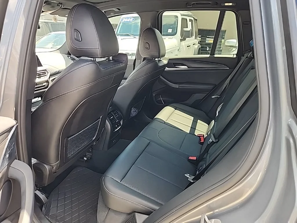 Used 2023 Skyscraper Grey Metallic BMW sDrive30i image 3