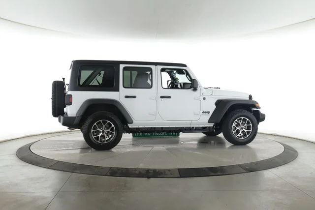 New 2026 Bright White Clear-Coat Exterior Paint Jeep Sport S image 6