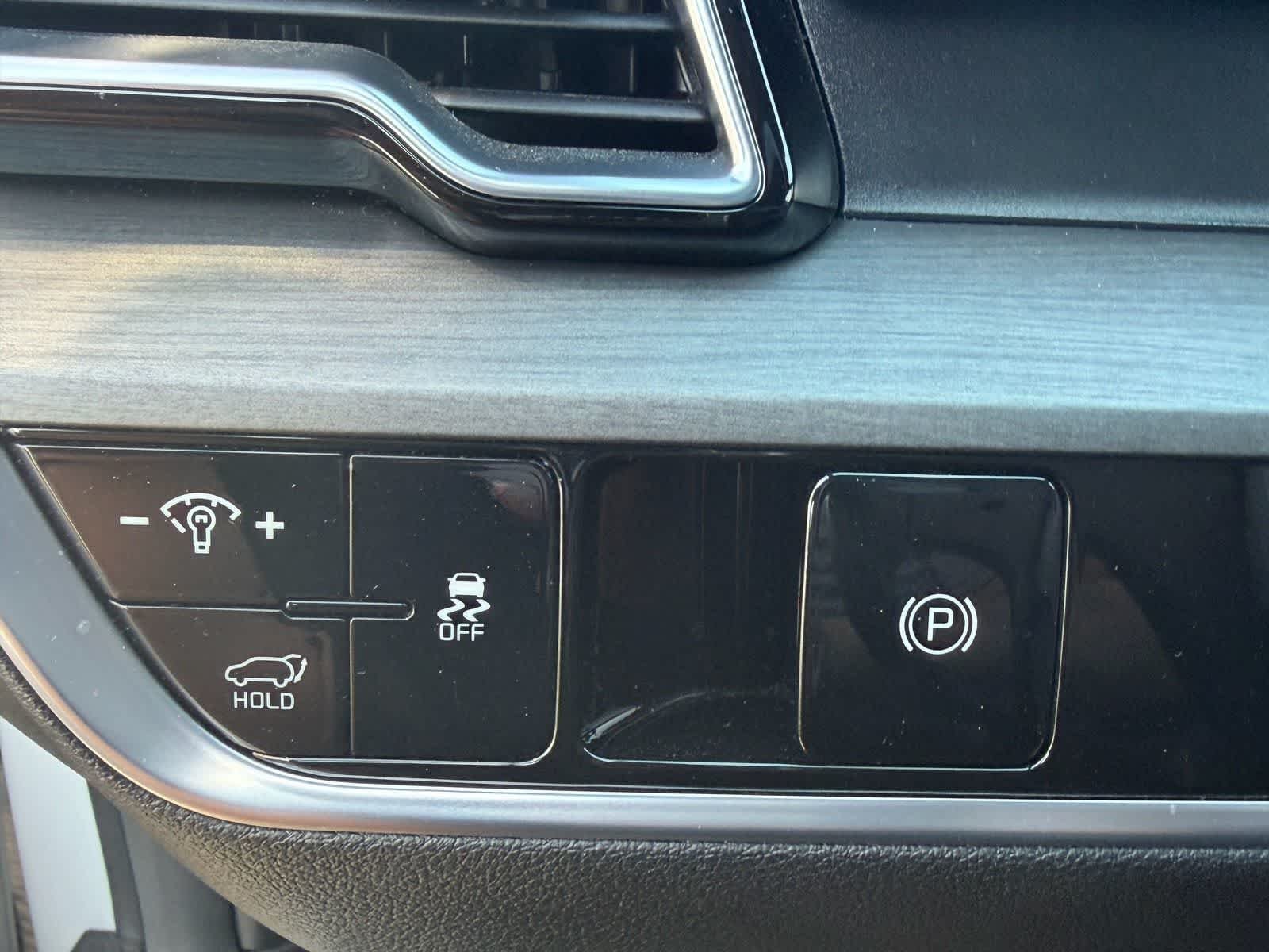 Used 2025 Glacial White Pearl Kia X-Line image 8