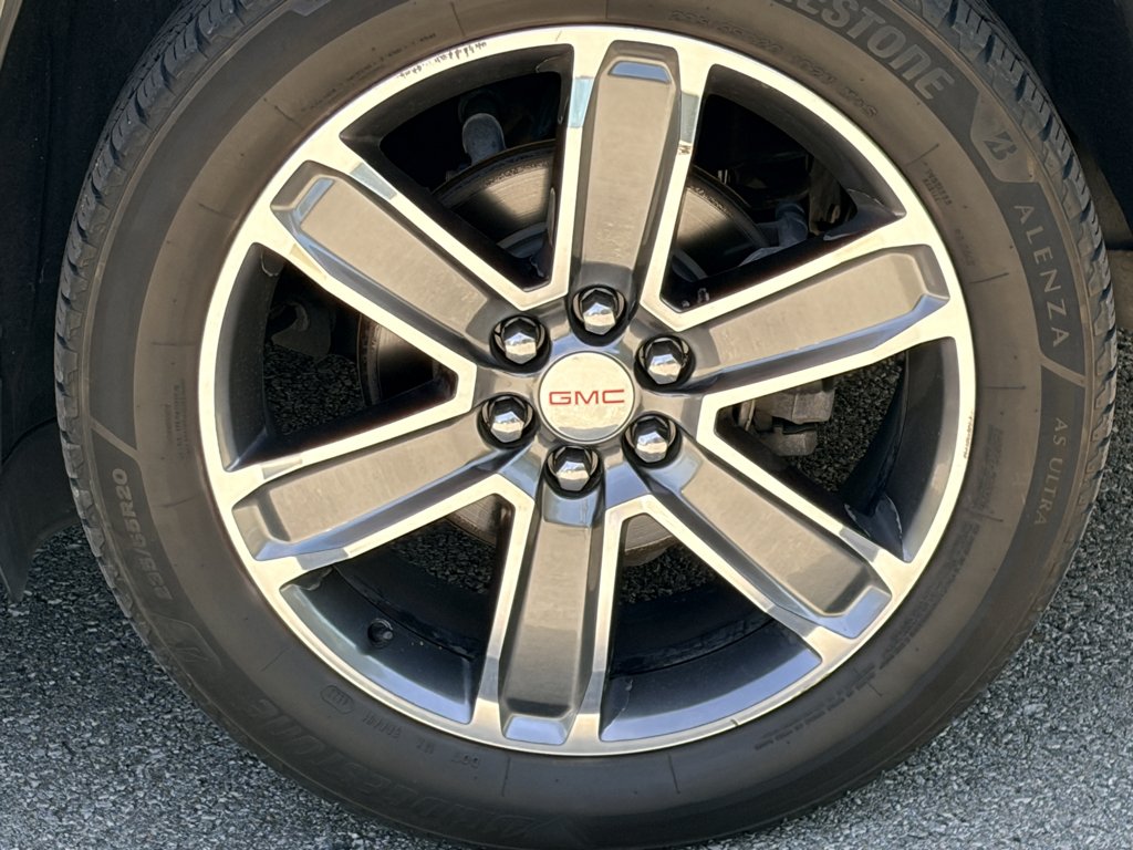 Used 2017 White Frost Tricoat GMC Denali image 10