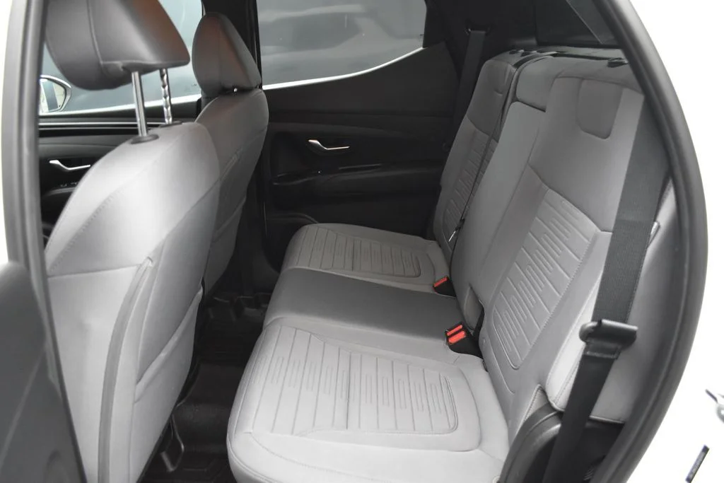 Used 2024 White Hyundai SEL image 23