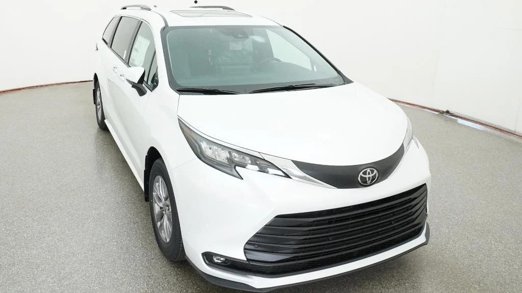 New 2026 Wind Chill Pearl Toyota XLE image 2