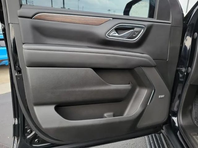 Used 2023 Black Chevrolet High Country image 9