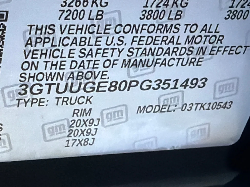 Used 2023 Silver GMC Denali image 32
