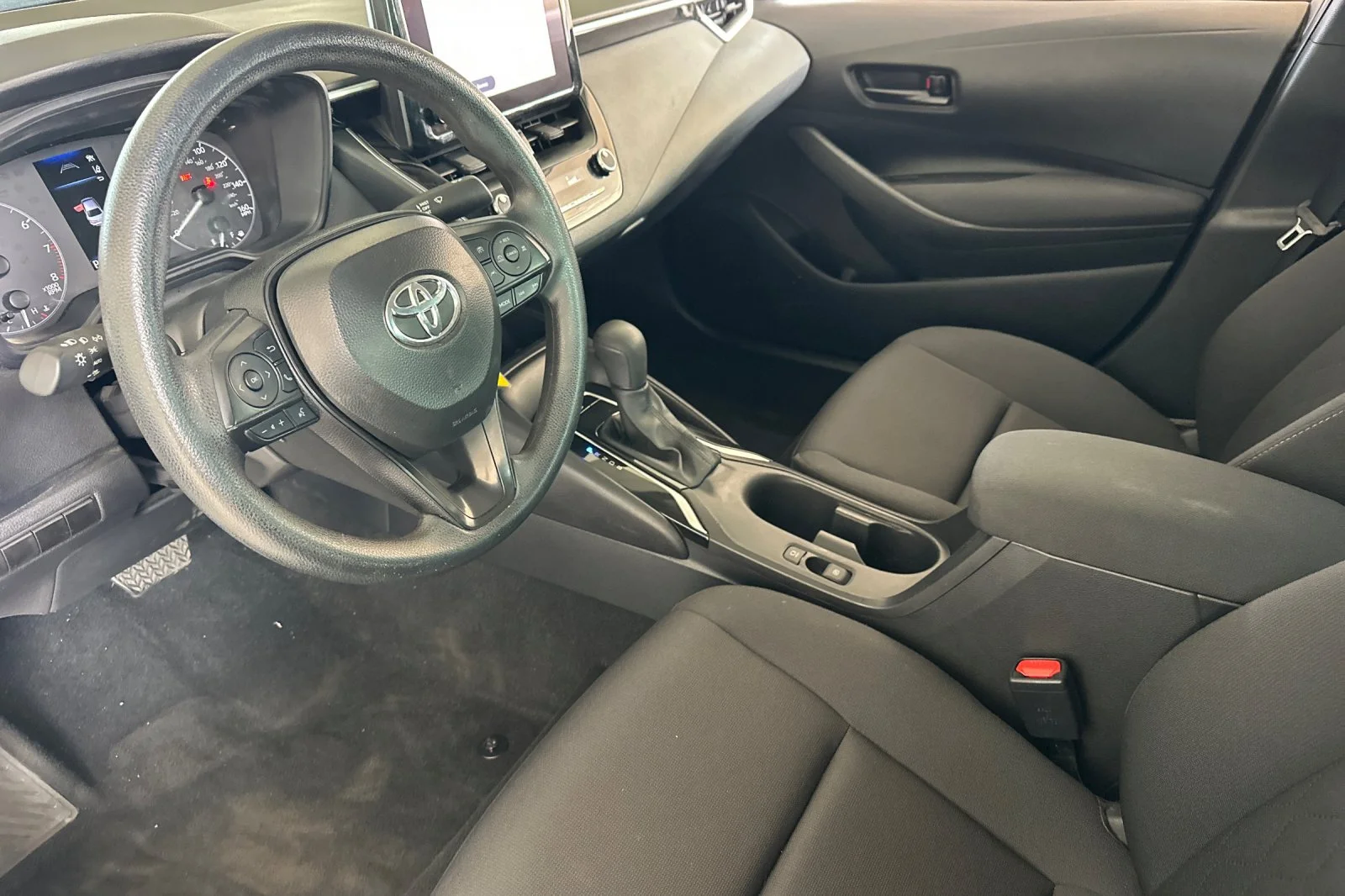 Used 2025 White Toyota LE image 10