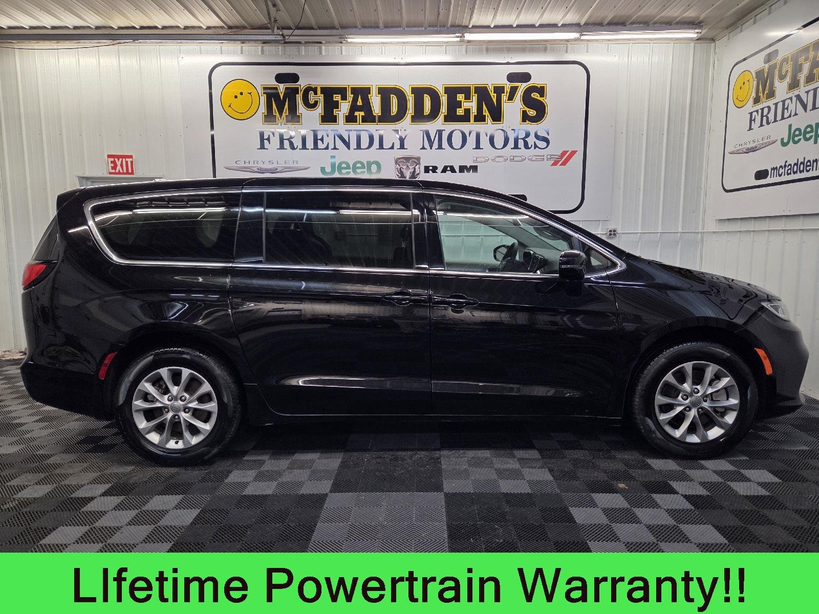 2024 Chrysler Pacifica Touring L AWD's photo