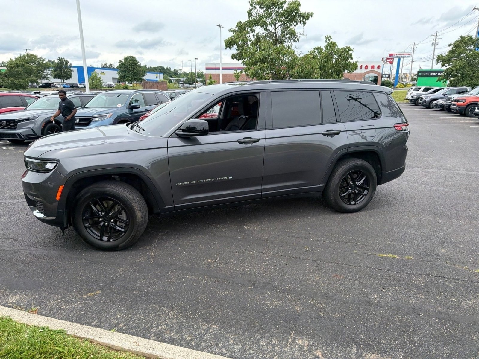 Used 2023 Baltic Gray Metallic Clearcoat Jeep Laredo image 8