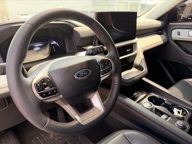 Used 2025 Agate Black FORD Active image 8