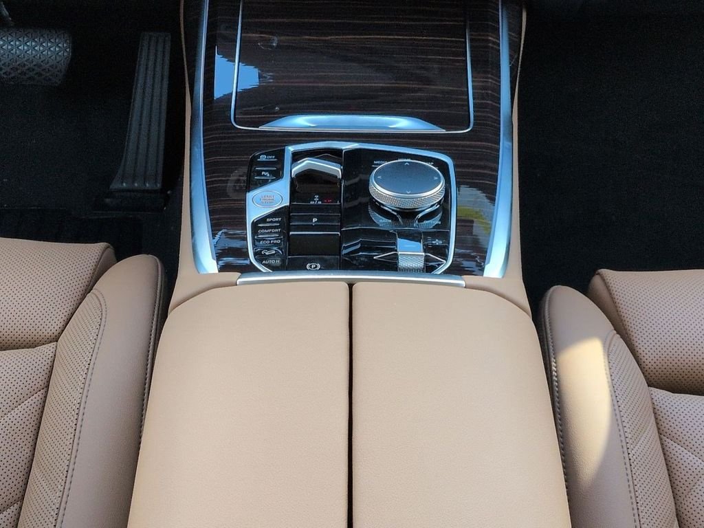 New 2027 Mineral White Metallic BMW xDrive40i image 19