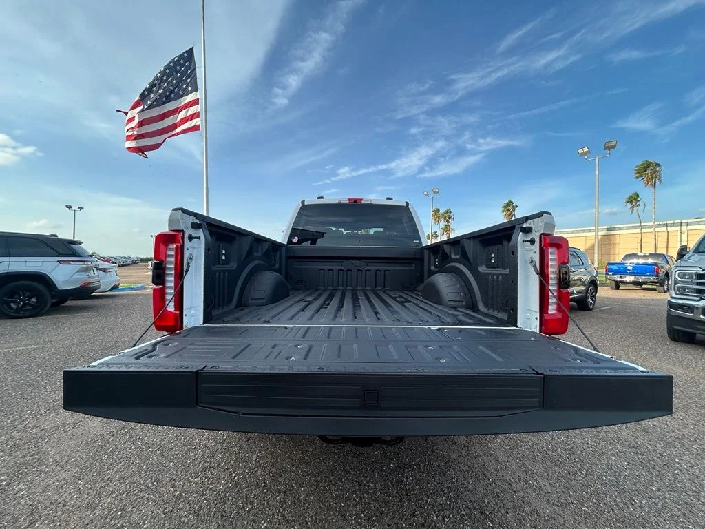 New 2026 Star White Metallic Tri-Coat Ford F-250® Lariat® image 25