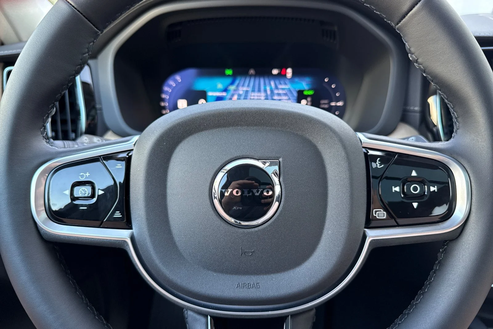 New 2026 ONYX BLACK Volvo Ultra image 21