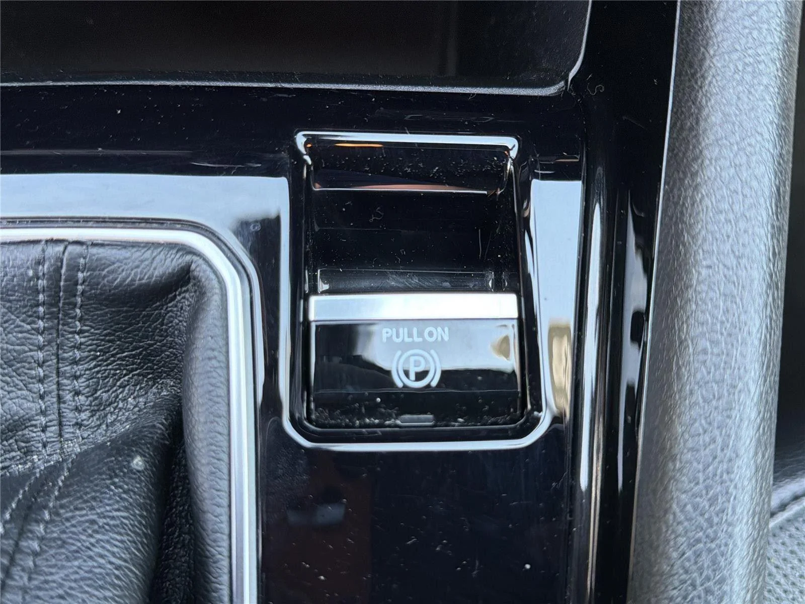 Used 2023 Billet Silver Metallic Clearcoat Jeep Limited image 19