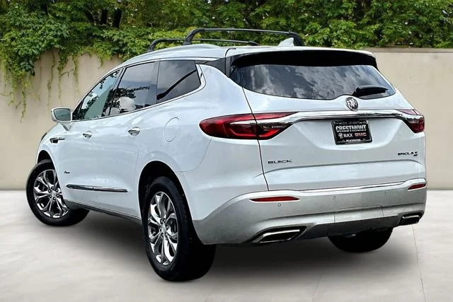 Used 2018 White Frost Tricoat Buick Avenir image 4