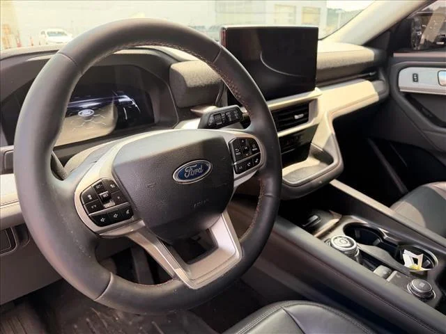 Used 2025 Agate Black FORD Active image 8
