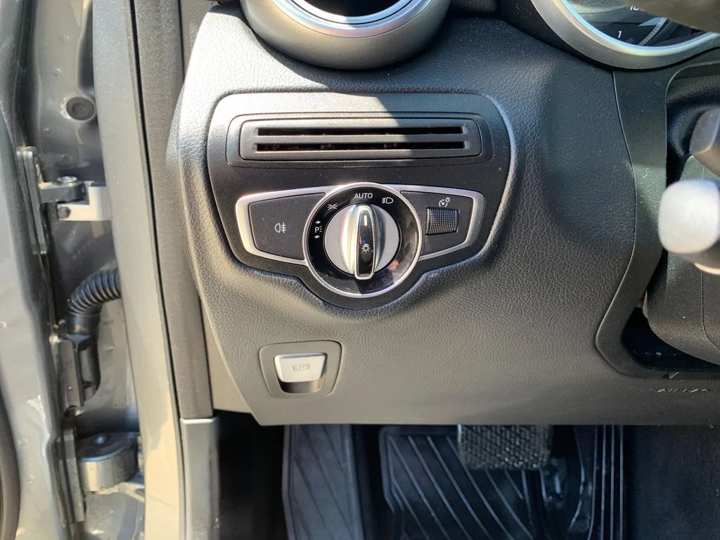 Used 2017 Gray Mercedes-Benz GLC 300 image 33