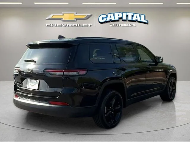 Used 2024 Black Jeep Altitude X 4x4 image 5