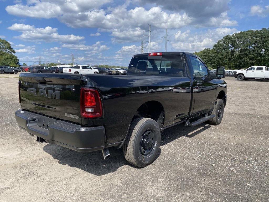 New 2026 Diamond Black Crystal Pearl-Coat Exterior Paint RAM Tradesman image 3