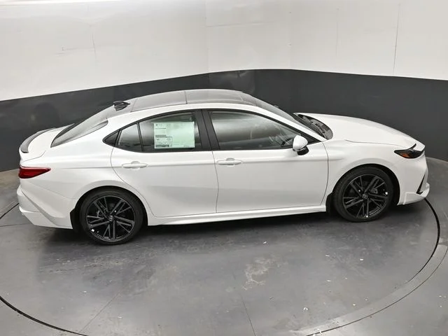 New 2026 Wind Chill Pearl <sup>1</sup> Toyota  XSE image 32