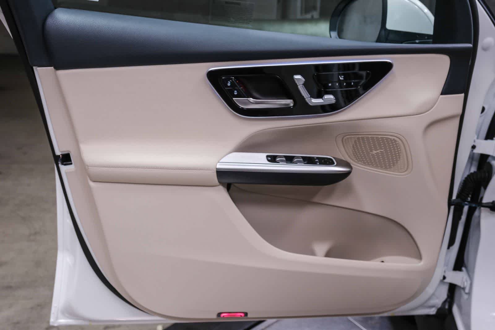 New 2026 Polar White Mercedes-Benz GLC 300 image 67