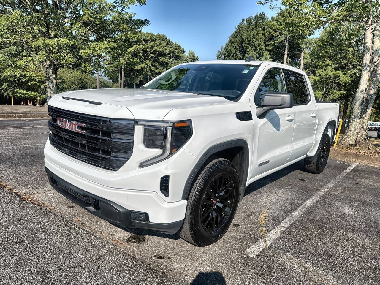 Used 2024 Summit White GMC Elevation image 4