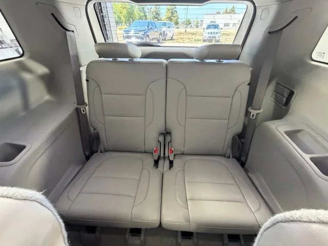 Used 2023 White GMC SLT image 64