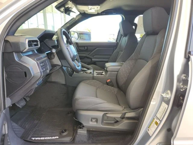 2025 Toyota Tacoma SR5 - Photo 20