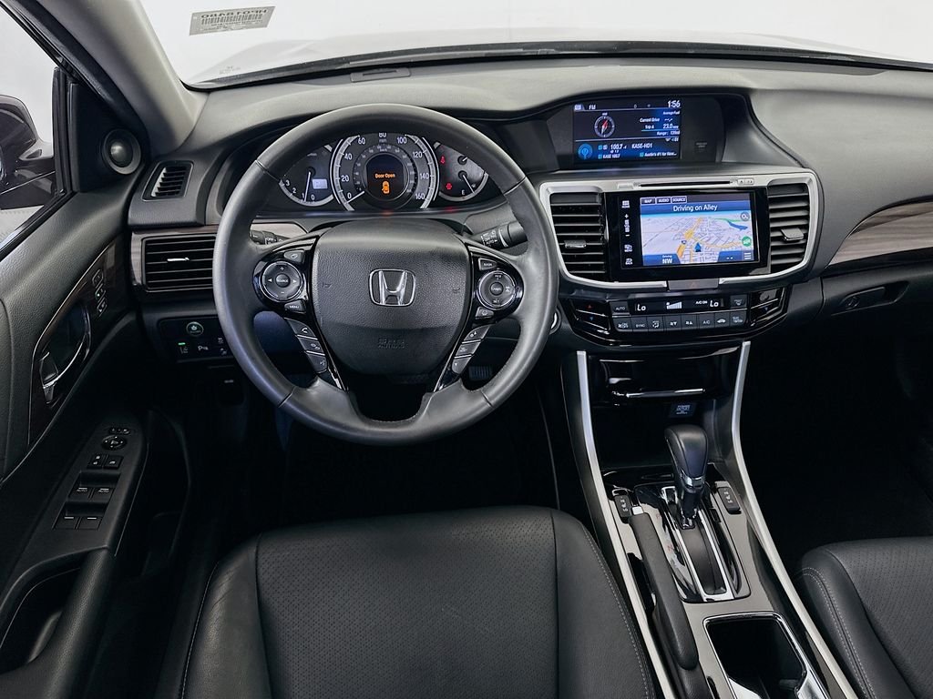 Used 2017 Crystal Black Pearl Honda Touring image 23
